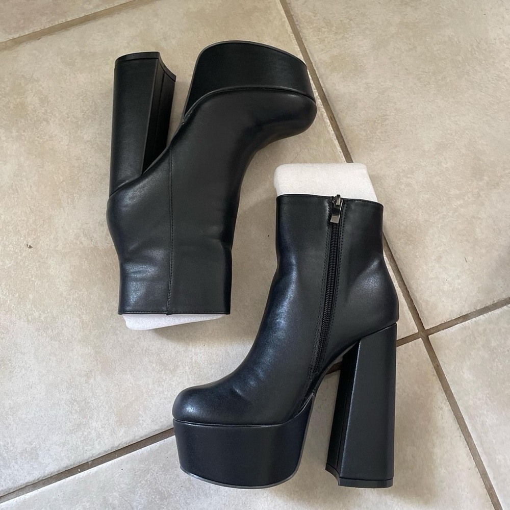 Black ankle platform boots